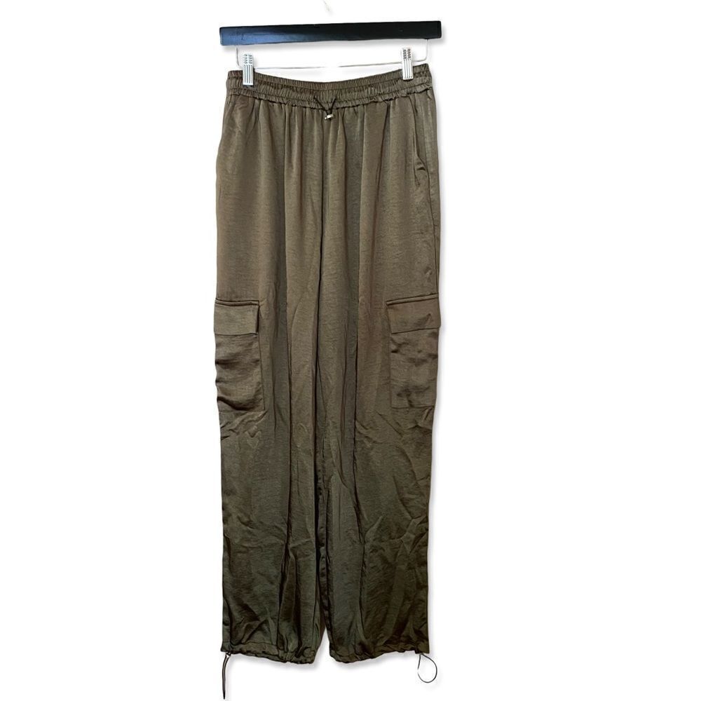 Superdown Rita Cargo Pants Olive green satin track jogger pull on Revolve NWT - Picture 7 of 11